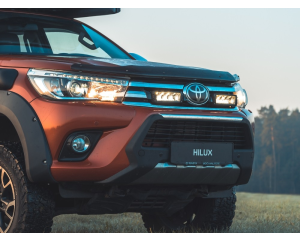 TOYOTA HILUX (2015+) TRIPLE-R 750 ELITE Grille Mount Kit